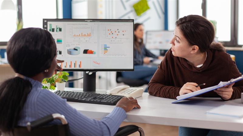 hire social media consultant